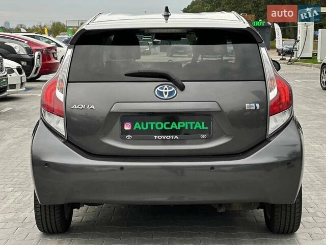 Серый Тойота Aqua, объемом двигателя 1.5 л и пробегом 94 тыс. км за 12990 $, фото 7 на Automoto.ua