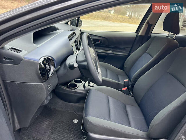 Серый Тойота Aqua, объемом двигателя 1.5 л и пробегом 61 тыс. км за 11400 $, фото 18 на Automoto.ua