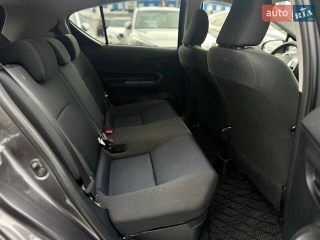 Серый Тойота Aqua, объемом двигателя 1.5 л и пробегом 94 тыс. км за 12990 $, фото 14 на Automoto.ua