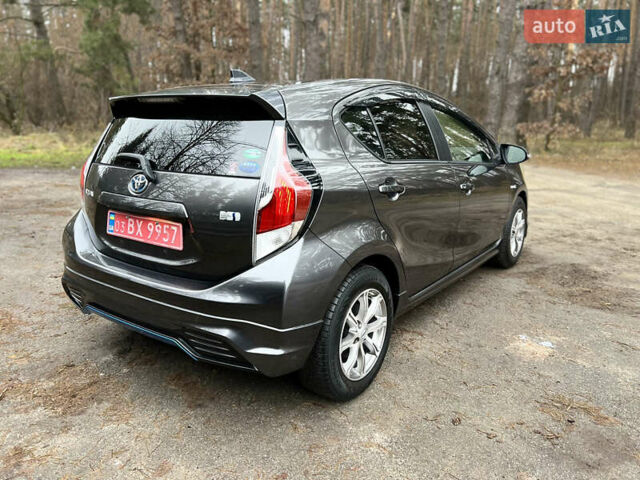 Серый Тойота Aqua, объемом двигателя 1.5 л и пробегом 61 тыс. км за 11400 $, фото 7 на Automoto.ua