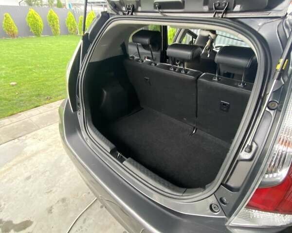 Серый Тойота Aqua, объемом двигателя 1.5 л и пробегом 107 тыс. км за 12100 $, фото 5 на Automoto.ua