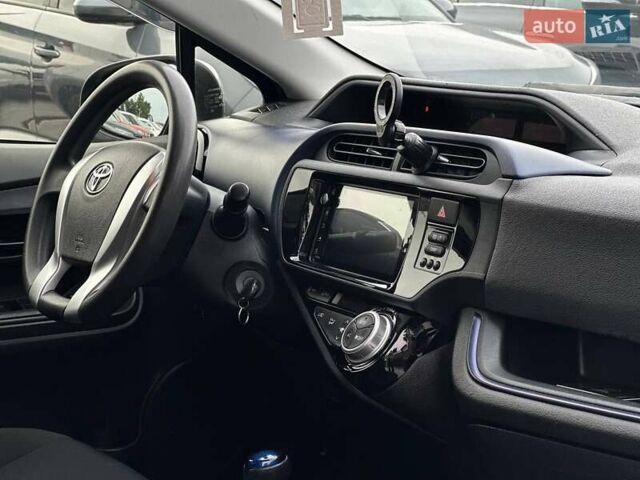 Серый Тойота Aqua, объемом двигателя 1.5 л и пробегом 94 тыс. км за 12990 $, фото 15 на Automoto.ua