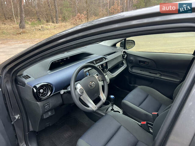 Серый Тойота Aqua, объемом двигателя 1.5 л и пробегом 61 тыс. км за 11400 $, фото 16 на Automoto.ua