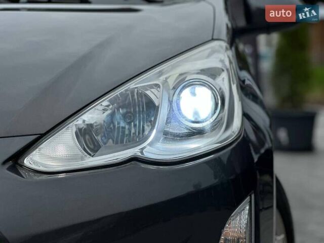 Серый Тойота Aqua, объемом двигателя 1.5 л и пробегом 94 тыс. км за 12500 $, фото 3 на Automoto.ua