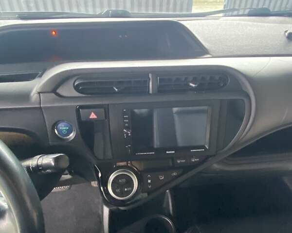 Серый Тойота Aqua, объемом двигателя 1.5 л и пробегом 107 тыс. км за 12100 $, фото 10 на Automoto.ua