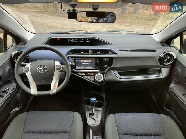 Серый Тойота Aqua, объемом двигателя 1.5 л и пробегом 61 тыс. км за 11400 $, фото 25 на Automoto.ua