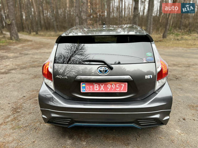 Серый Тойота Aqua, объемом двигателя 1.5 л и пробегом 61 тыс. км за 11400 $, фото 9 на Automoto.ua