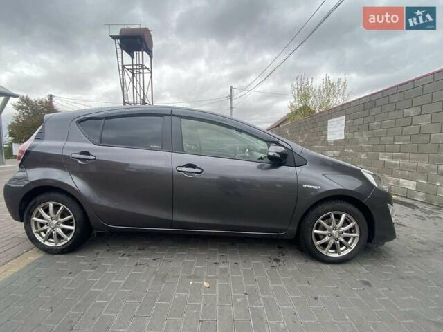 Серый Тойота Aqua, объемом двигателя 1.5 л и пробегом 107 тыс. км за 12100 $, фото 3 на Automoto.ua