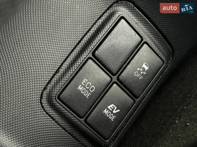 Серый Тойота Aqua, объемом двигателя 1.5 л и пробегом 94 тыс. км за 10990 $, фото 21 на Automoto.ua