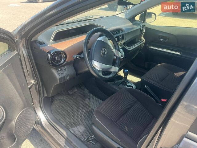 Сірий Тойота Aqua, об'ємом двигуна 1.5 л та пробігом 72 тис. км за 10700 $, фото 22 на Automoto.ua