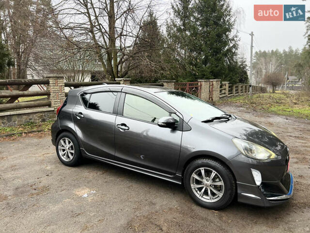 Серый Тойота Aqua, объемом двигателя 1.5 л и пробегом 61 тыс. км за 11400 $, фото 6 на Automoto.ua