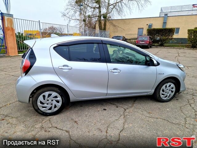 Серый Тойота Aqua, объемом двигателя 1.5 л и пробегом 88 тыс. км за 12500 $, фото 8 на Automoto.ua