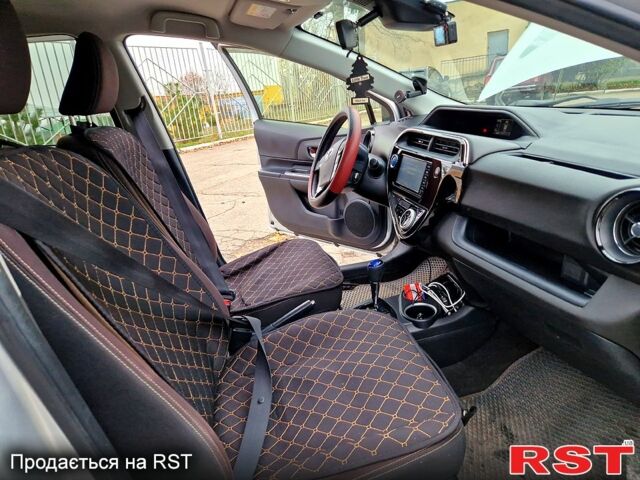 Серый Тойота Aqua, объемом двигателя 1.5 л и пробегом 88 тыс. км за 12500 $, фото 12 на Automoto.ua