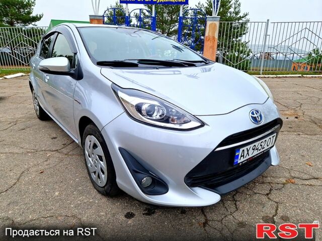 Серый Тойота Aqua, объемом двигателя 1.5 л и пробегом 88 тыс. км за 12500 $, фото 1 на Automoto.ua