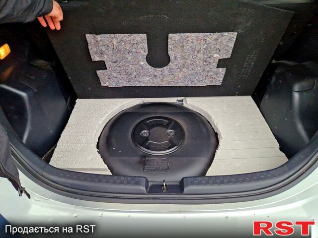 Серый Тойота Aqua, объемом двигателя 1.5 л и пробегом 88 тыс. км за 12500 $, фото 10 на Automoto.ua