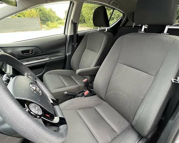 Сірий Тойота Aqua, об'ємом двигуна 1.5 л та пробігом 72 тис. км за 12500 $, фото 6 на Automoto.ua