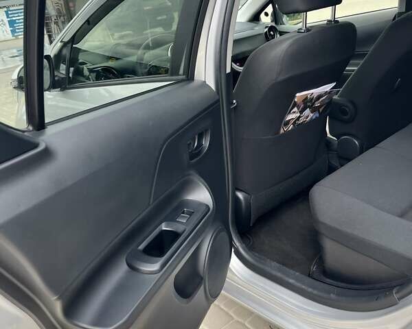 Сірий Тойота Aqua, об'ємом двигуна 1.5 л та пробігом 72 тис. км за 12500 $, фото 8 на Automoto.ua