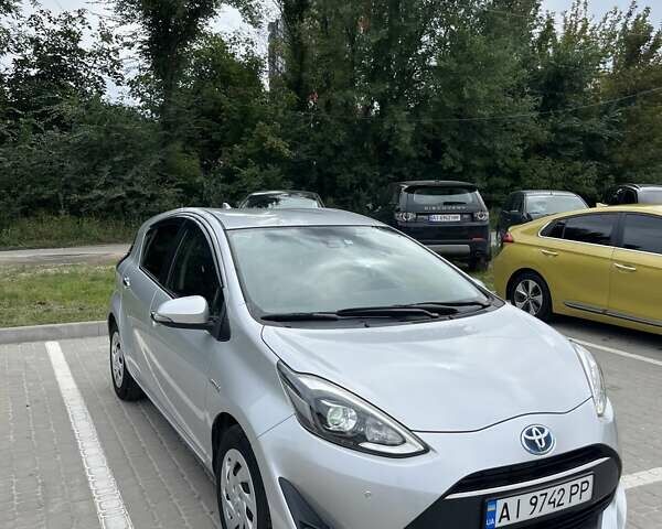 Сірий Тойота Aqua, об'ємом двигуна 1.5 л та пробігом 72 тис. км за 12500 $, фото 3 на Automoto.ua