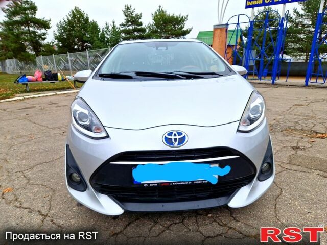 Серый Тойота Aqua, объемом двигателя 1.5 л и пробегом 88 тыс. км за 12500 $, фото 2 на Automoto.ua