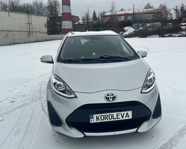 Серый Тойота Aqua, объемом двигателя 1.5 л и пробегом 110 тыс. км за 13200 $, фото 2 на Automoto.ua