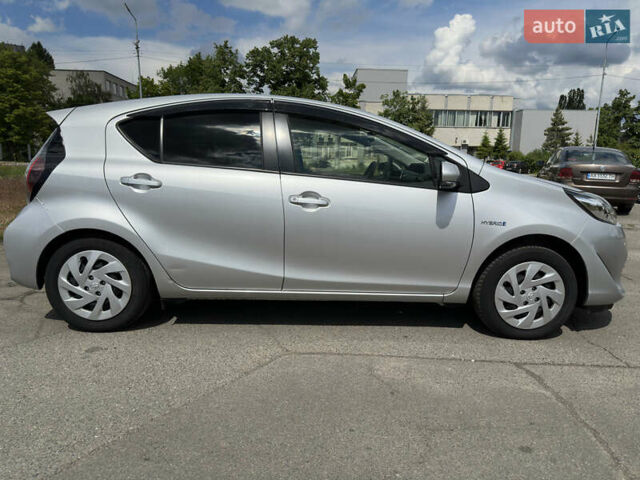 Сірий Тойота Aqua, об'ємом двигуна 1.5 л та пробігом 96 тис. км за 11700 $, фото 2 на Automoto.ua