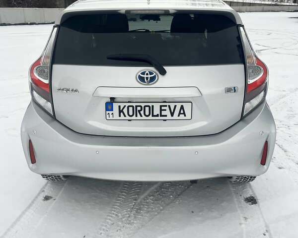 Серый Тойота Aqua, объемом двигателя 1.5 л и пробегом 110 тыс. км за 13200 $, фото 3 на Automoto.ua