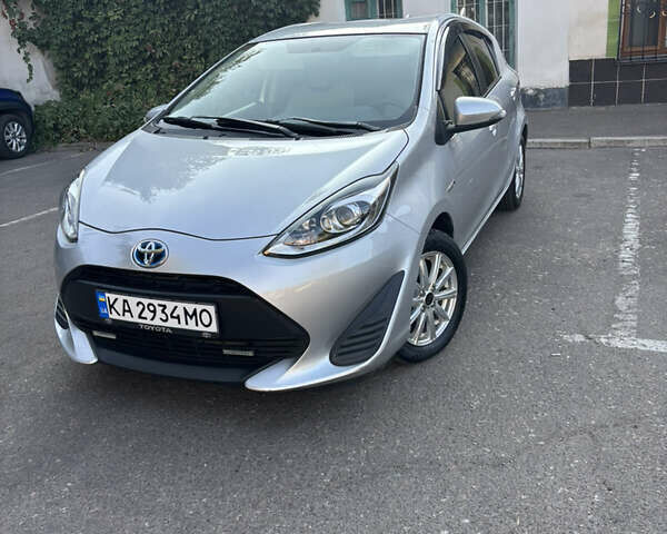 Серый Тойота Aqua, объемом двигателя 1.5 л и пробегом 88 тыс. км за 11400 $, фото 1 на Automoto.ua