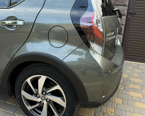 Серый Тойота Aqua, объемом двигателя 1.5 л и пробегом 57 тыс. км за 14900 $, фото 12 на Automoto.ua