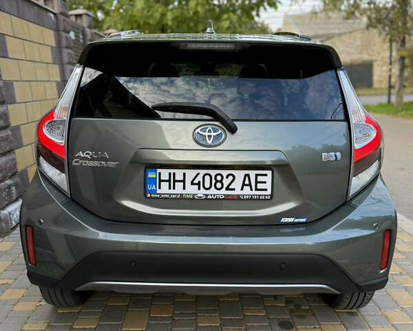 Серый Тойота Aqua, объемом двигателя 1.5 л и пробегом 57 тыс. км за 14900 $, фото 55 на Automoto.ua