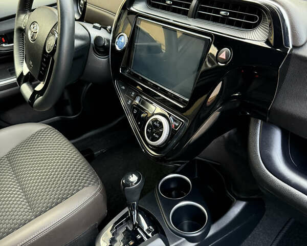 Серый Тойота Aqua, объемом двигателя 1.5 л и пробегом 57 тыс. км за 14900 $, фото 83 на Automoto.ua
