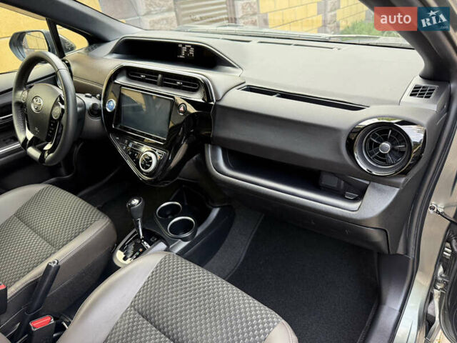 Серый Тойота Aqua, объемом двигателя 1.5 л и пробегом 57 тыс. км за 14900 $, фото 82 на Automoto.ua