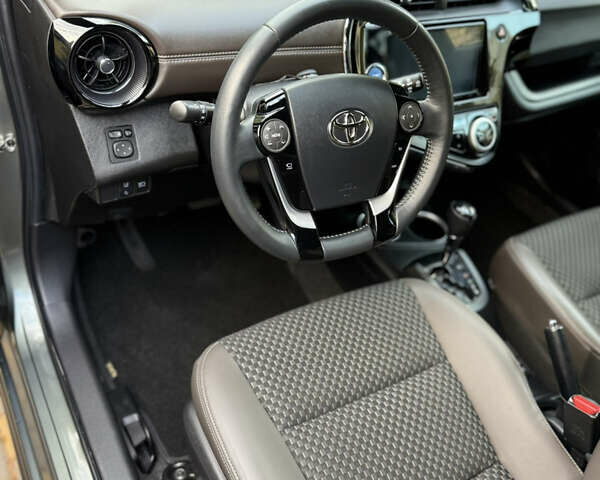 Серый Тойота Aqua, объемом двигателя 1.5 л и пробегом 57 тыс. км за 14900 $, фото 71 на Automoto.ua