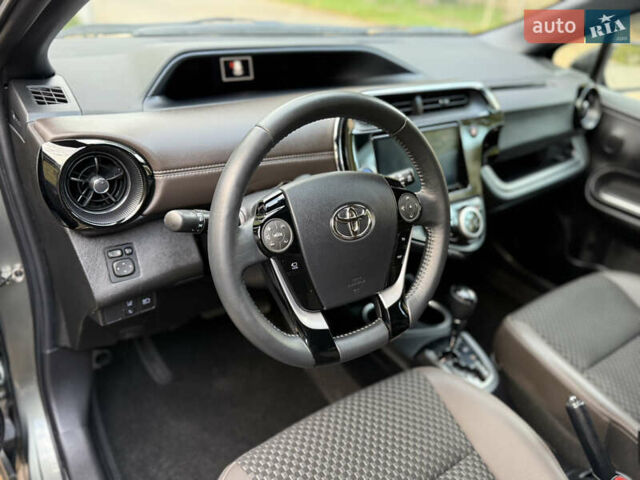 Серый Тойота Aqua, объемом двигателя 1.5 л и пробегом 57 тыс. км за 14900 $, фото 72 на Automoto.ua
