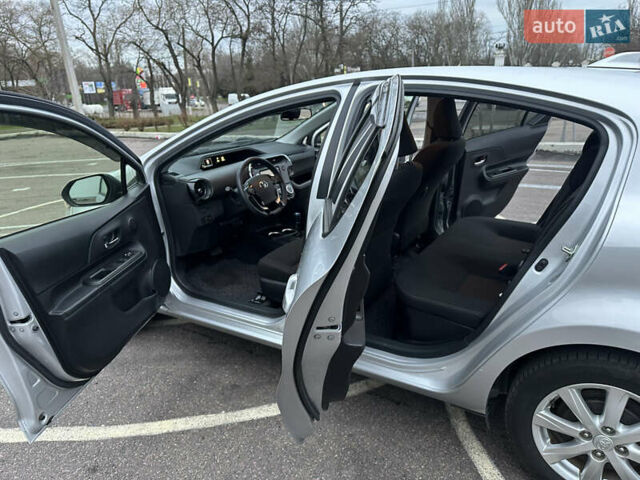 Серый Тойота Aqua, объемом двигателя 1.5 л и пробегом 49 тыс. км за 13500 $, фото 36 на Automoto.ua