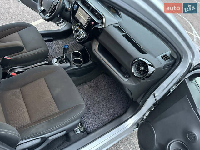 Серый Тойота Aqua, объемом двигателя 1.5 л и пробегом 49 тыс. км за 13500 $, фото 40 на Automoto.ua