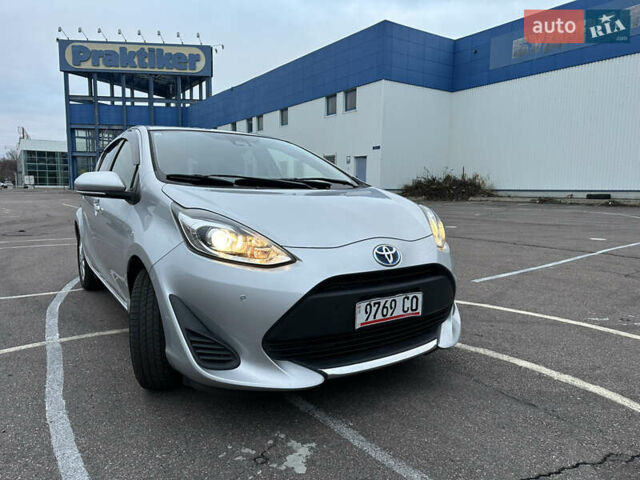 Серый Тойота Aqua, объемом двигателя 1.5 л и пробегом 49 тыс. км за 13500 $, фото 28 на Automoto.ua