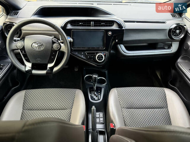 Серый Тойота Aqua, объемом двигателя 1.5 л и пробегом 57 тыс. км за 14900 $, фото 61 на Automoto.ua