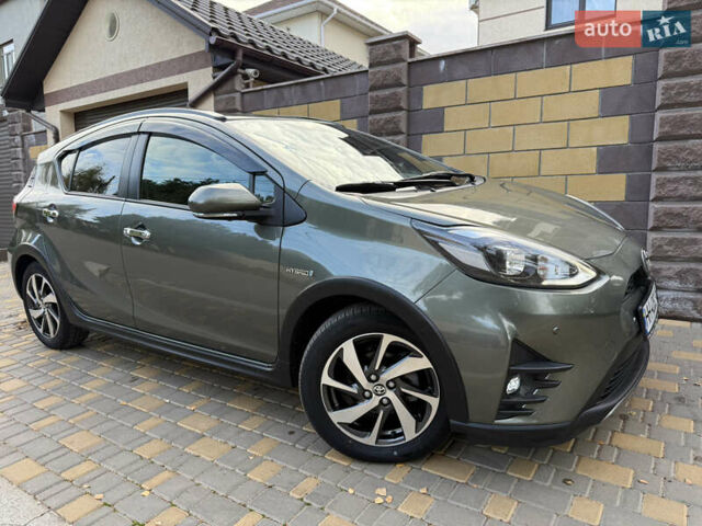 Серый Тойота Aqua, объемом двигателя 1.5 л и пробегом 57 тыс. км за 14900 $, фото 1 на Automoto.ua