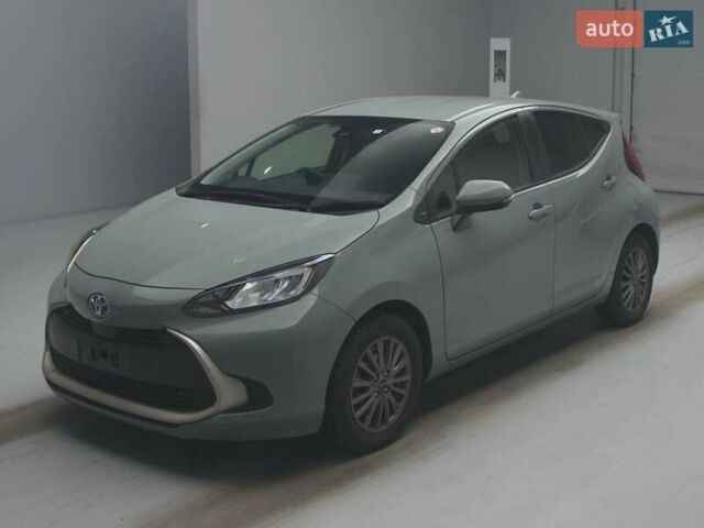 Серый Тойота Aqua, объемом двигателя 1.5 л и пробегом 47 тыс. км за 16500 $, фото 1 на Automoto.ua