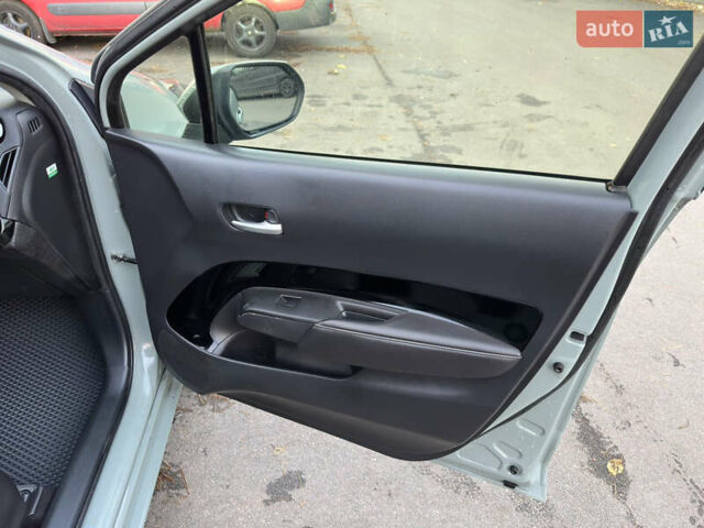 Серый Тойота Aqua, объемом двигателя 1.5 л и пробегом 58 тыс. км за 18900 $, фото 25 на Automoto.ua