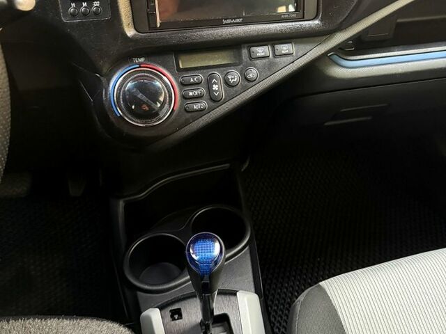 Синий Тойота Aqua, объемом двигателя 1.5 л и пробегом 125 тыс. км за 10350 $, фото 10 на Automoto.ua