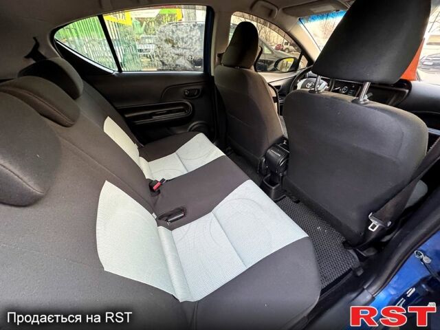 Синий Тойота Aqua, объемом двигателя 1.5 л и пробегом 125 тыс. км за 10350 $, фото 7 на Automoto.ua