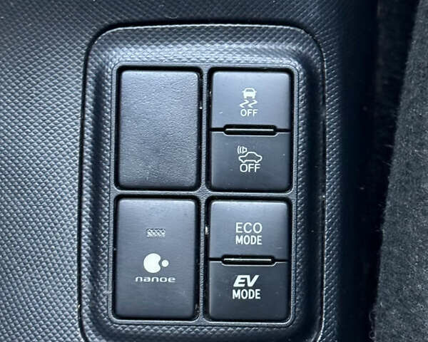 Синий Тойота Aqua, объемом двигателя 1.5 л и пробегом 76 тыс. км за 12800 $, фото 19 на Automoto.ua