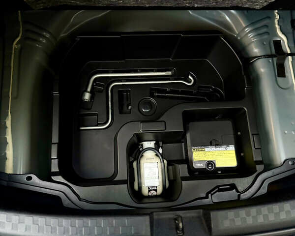 Синий Тойота Aqua, объемом двигателя 1.5 л и пробегом 52 тыс. км за 13500 $, фото 16 на Automoto.ua