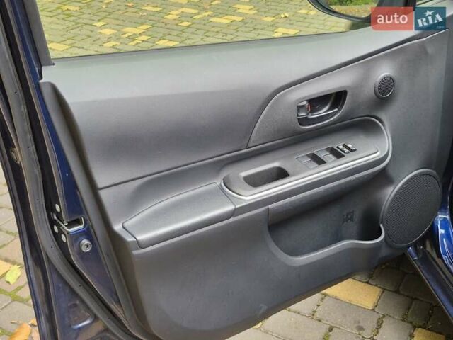 Синий Тойота Aqua, объемом двигателя 1.5 л и пробегом 76 тыс. км за 12799 $, фото 32 на Automoto.ua