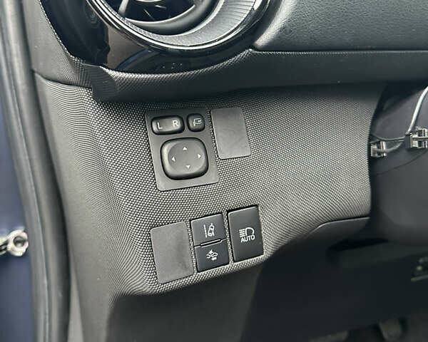 Синий Тойота Aqua, объемом двигателя 1.5 л и пробегом 50 тыс. км за 14400 $, фото 15 на Automoto.ua