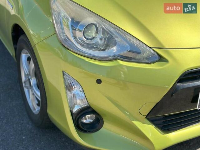 Зеленый Тойота Aqua, объемом двигателя 1.5 л и пробегом 112 тыс. км за 10940 $, фото 2 на Automoto.ua