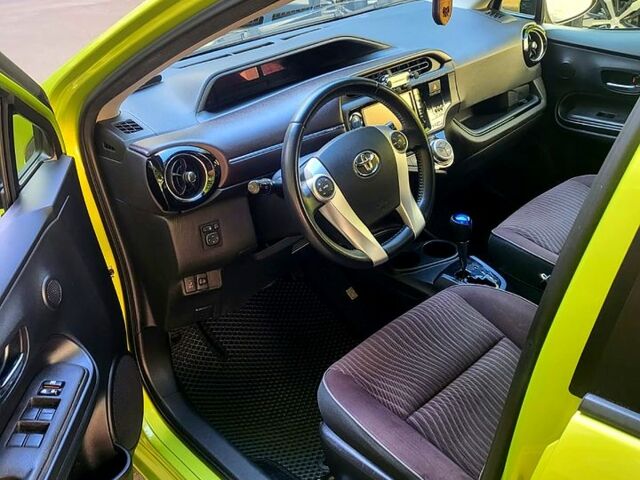 Зелений Тойота Aqua, об'ємом двигуна 1.5 л та пробігом 0 тис. км за 12000 $, фото 4 на Automoto.ua