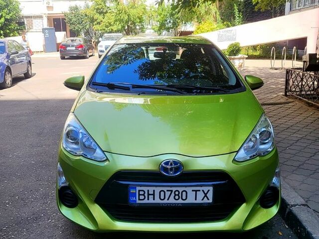 Зелений Тойота Aqua, об'ємом двигуна 1.5 л та пробігом 0 тис. км за 12000 $, фото 1 на Automoto.ua