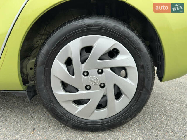 Зелений Тойота Aqua, об'ємом двигуна 1.5 л та пробігом 108 тис. км за 12900 $, фото 30 на Automoto.ua